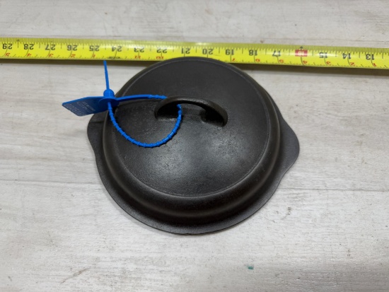 Griswold No. 4 Cast Iron Self Basting Skillet Cover