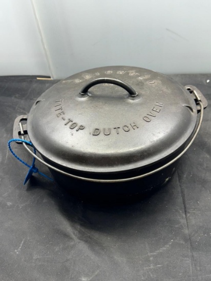 Griswold #9 Tite Top Dutch oven