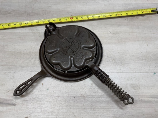 Griswold No. 18 Heart Star Waffle Iron w/ low base