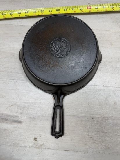 Wapak Indianhead no. 7 Cast Iron Skillet w/ heat ring