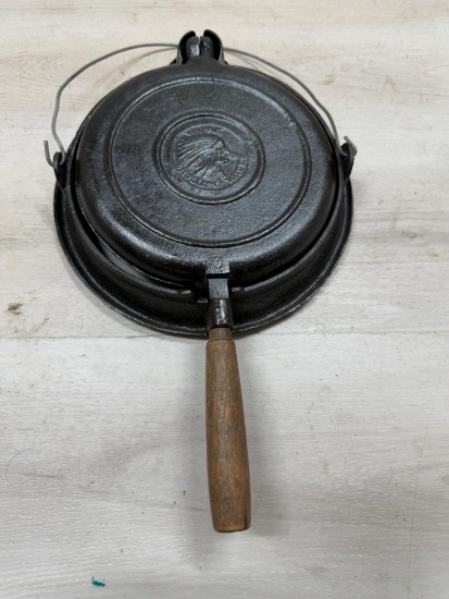 Wapak Indianhead no. 8 Cast Iron Waffle Maker