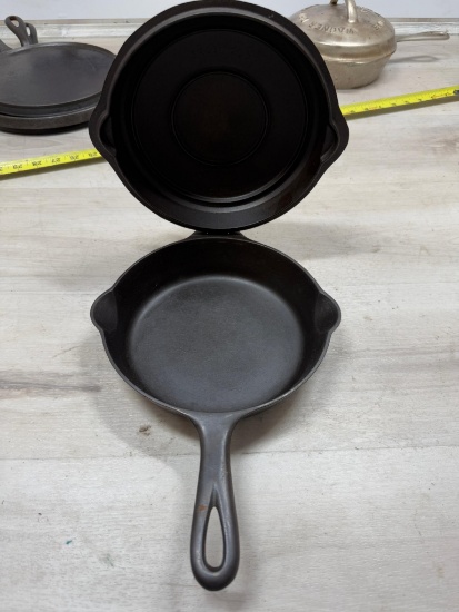 Griswold No. 5 Small Block Cast Iron Skillet w/ hinged lid