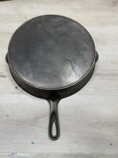Favorite Piqua Ware no. 12 Cast Iron Skillet