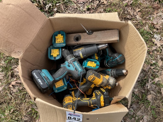 Box Lot Makita Drill/ Drivers, Dewalt Drill/Drivers, Includes A Couple Batteries