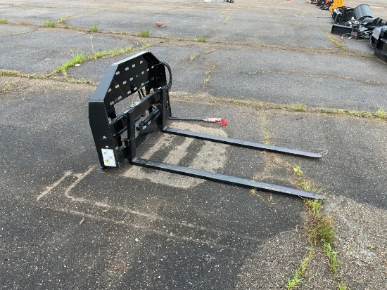 New Unused GIYI Pallet Forks Skid Loader Attachment with Side shift and 60" Forks