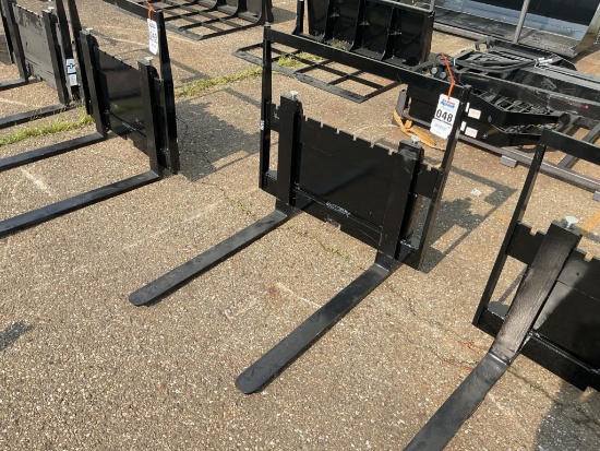 New Unused GIYI Mini Skid Loader Forks Attachment with 30" Forks