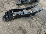 New Unused Giyi Model 3T Hydraulic Thumb Excavator Attachment, Fit to CAT 3-5ton Excavator