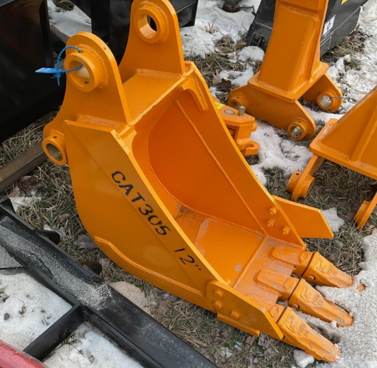 New Unused GIYI 12" Tooth Bucket Excavator Attachment, Fits Cat 305 Excavator