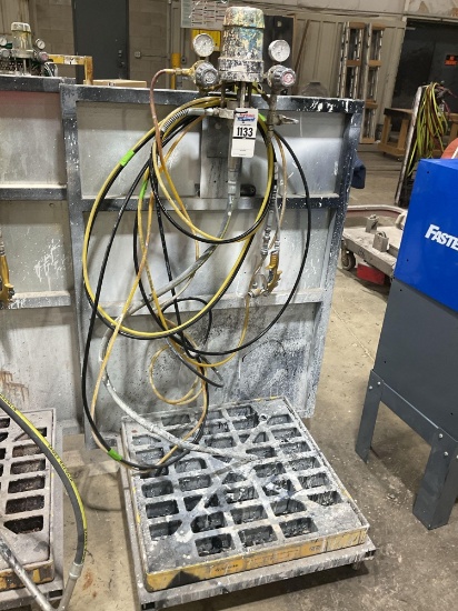 Kremlin Finish Pump with Kremlin Xcite Spray Gun, Mounted To Rolling Containment Skid