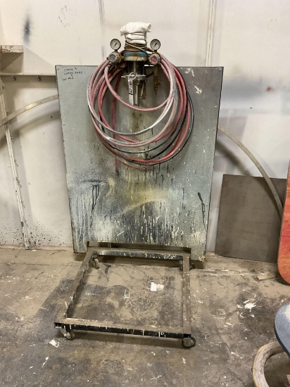 Kremlin Finish Pump with Kremlin Xcite Spray Gun, Mounted to Rolling Skid