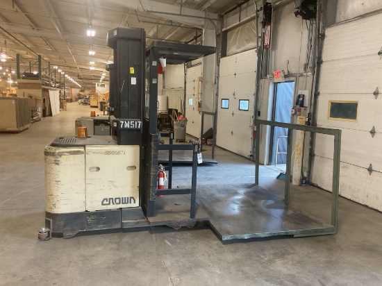 Crown SP Series 3000 Order Picker, 24 Volt, 4112 Hours,