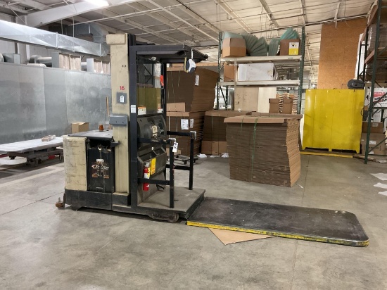 Crown SP Series 3000 Order Picker, 24 Volt, 3402 Hours,