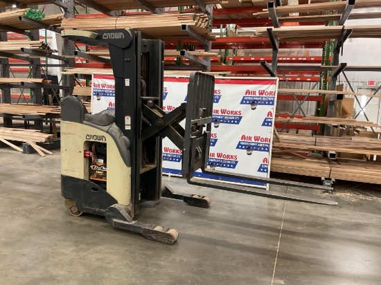 Crown RR 5020-35 Series 5000 Standup Reach Truck, 3500 Lbs. Cap, 2734 Hrs, 36 Volt