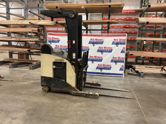 Crown RR 5020-35 Series 5000 Standup Reach Truck, 3500 Lbs. Cap, 5942 Hrs, 36 Volt
