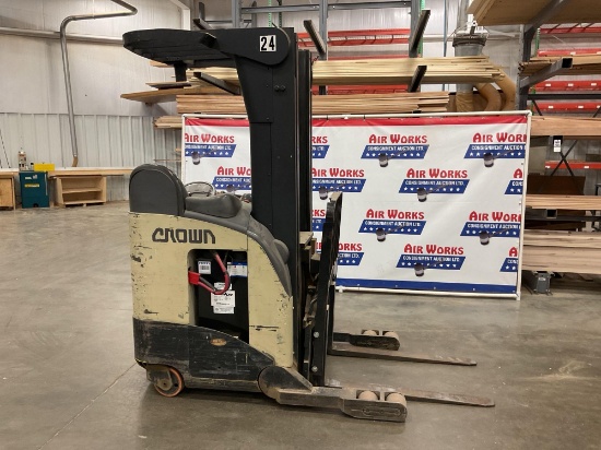 Crown RR 5020-35 Series 5000 Standup Reach Truck, 3500 Lbs. Cap, 2361 Hrs, 24 Volt, New Battery