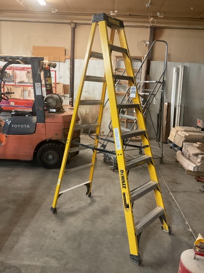 2014 Dewalt DXL3010-08 8' Step Ladder