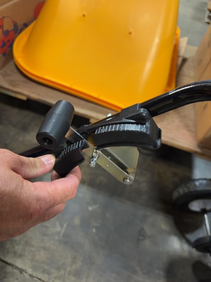 Charles Walter spreader. 65 Lbs. Capacity, Has Damage to Adjustment Lever
