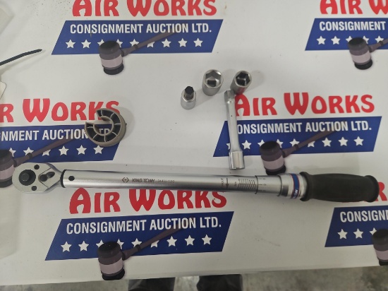 King Tony Precision Micrometer Torque Wrench w/ Extension & 3 Sockets