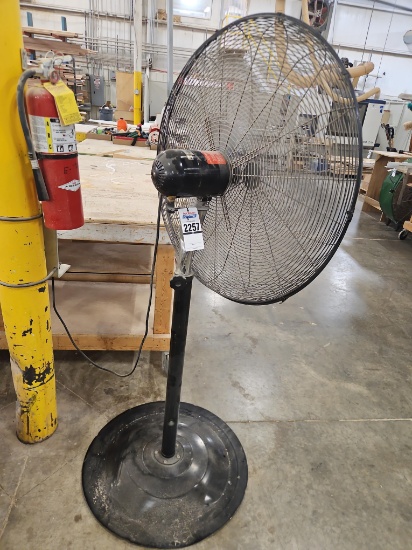 Pro Fitter 30" Pedestal Fan