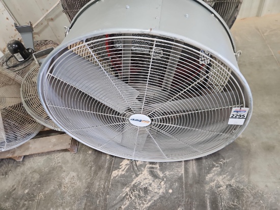 Pro Fitter Round Hanging Fan
