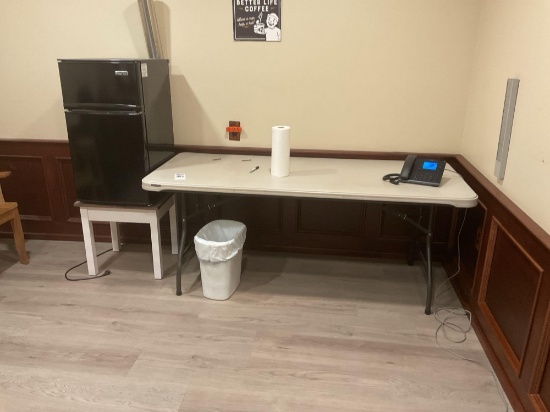 Magic Chef HMDR310BE Refrigerator with Wood Stand, 6' Lifetime Table