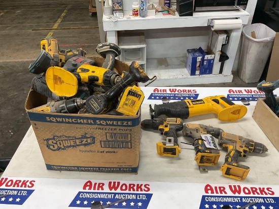 DeWalt & Makita Cordless Power Tool Assortment