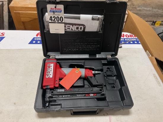 Senco SLP20XP Pneumatic Finish Nailer Kit w/ Case