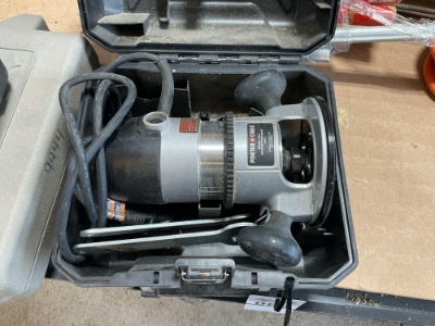 Porter-Cable 690LR Heavy-Duty Router with Fixed Base & Case