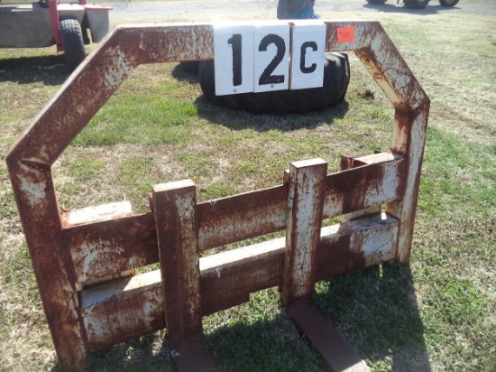 Pallet fork for John Deere 280 loader