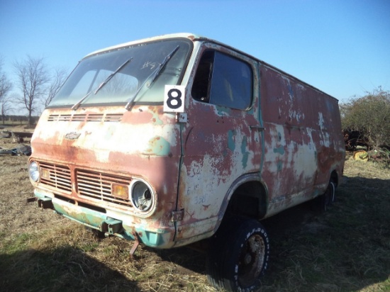 ?? Chevy van on 4wd chassis (no motor)