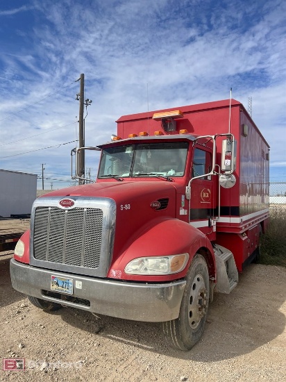 2009 Peterbilt 335 enclosed 4x2 lube truck