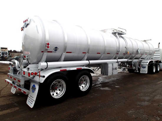 8,400 Gallon Fuel Tanker