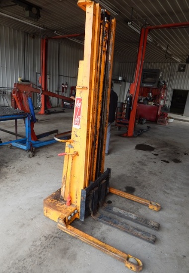 Rol-Lift Shop Forklift 2000 lb. capacity, 144” lift
