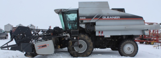 2003 Gleaner R65 4WD Combine