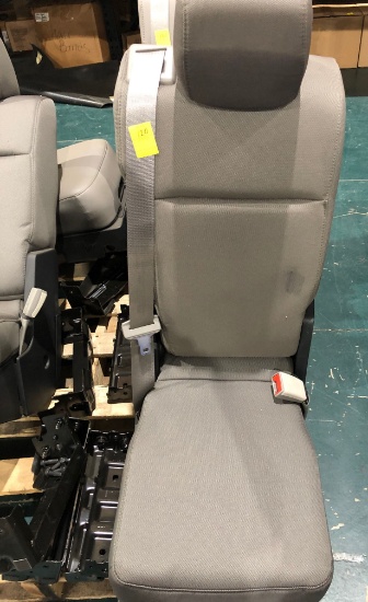 2 CENTER CONSOLE TRUCK SEATS, X $ (CLOTH)