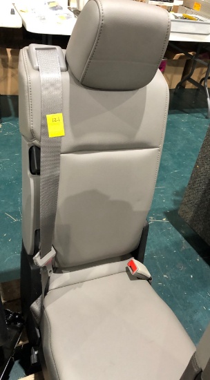 2 CENTER CONSOLE TRUCK SEATS, X $ (VINYL)