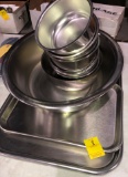 LOT OF 2 TRAYS AND 8 BOWLS
