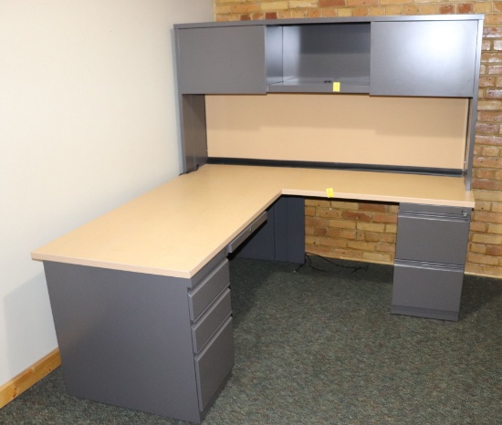 Herman Miller Office Desk 6' x 6' with Organizer