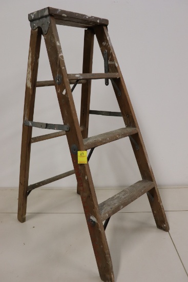 4' Wooden Ladder