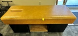MASSAGE TABLE