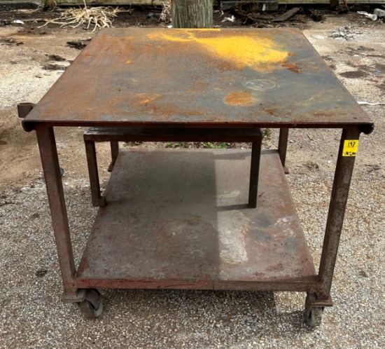 METAL TABLE (36" X 40")