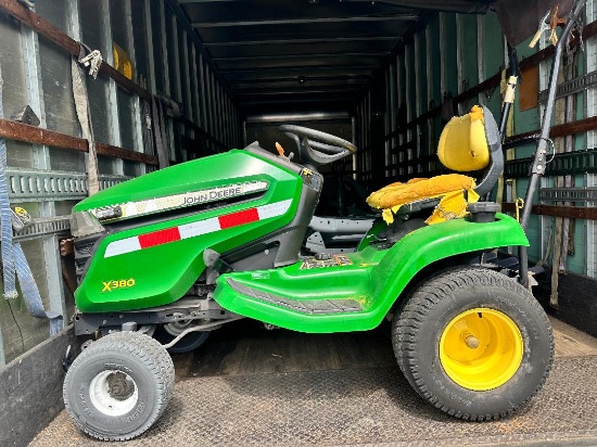 JOHN DEERE X 380, LAWN TRACTOR