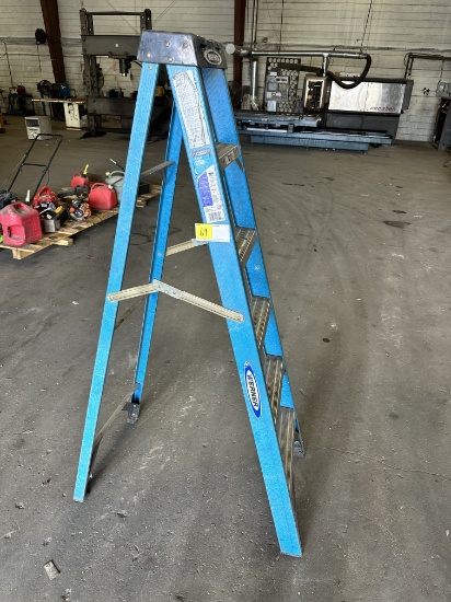 WENER 6' FIBERGLASS LADDER