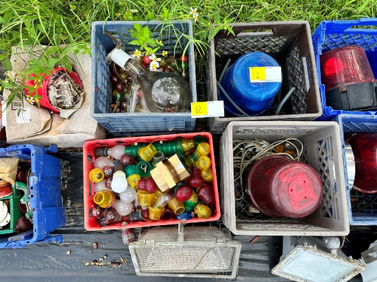 LOT OF ASSORTED LIGHTBULBS, SIRENS AND SIGNS