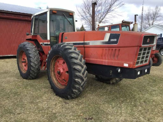 IH 2 + 2 ,3588  Tractor