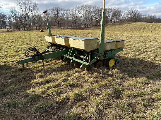 JOHN DEERE PLANTER