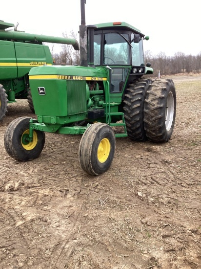 John Deere 4440