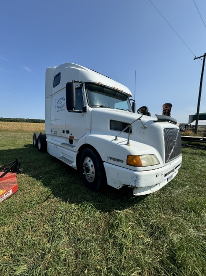 2001 VOLVO SEMI TRUCK