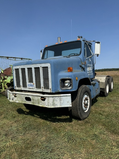 1988 IH - S -2600 SEMI TRUCK