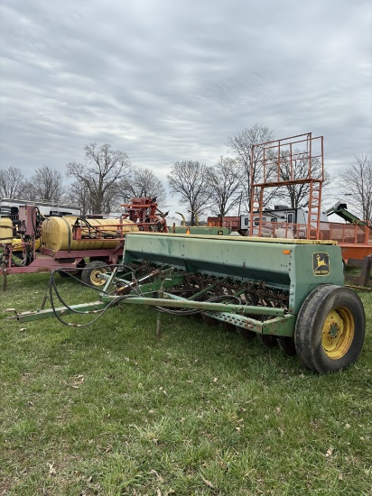 John Deere 8300 23 Hole Drill